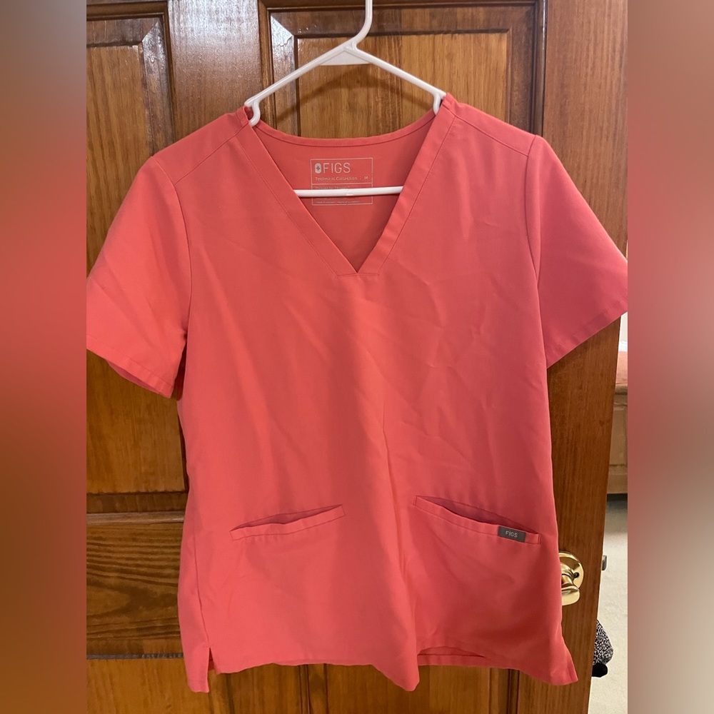 Figs. Casma Three Pocket Scrub Top.